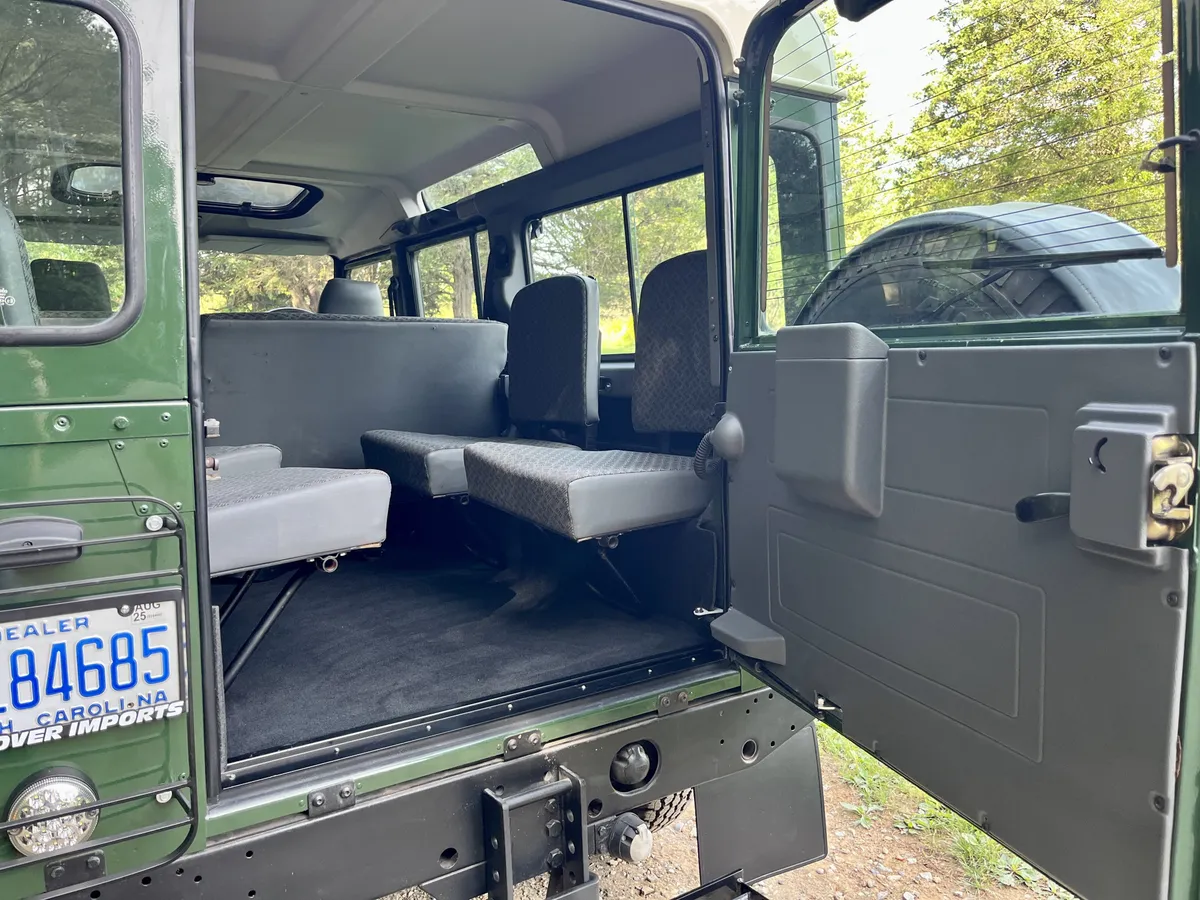2000-land-rover-defender-110-for-sale-24