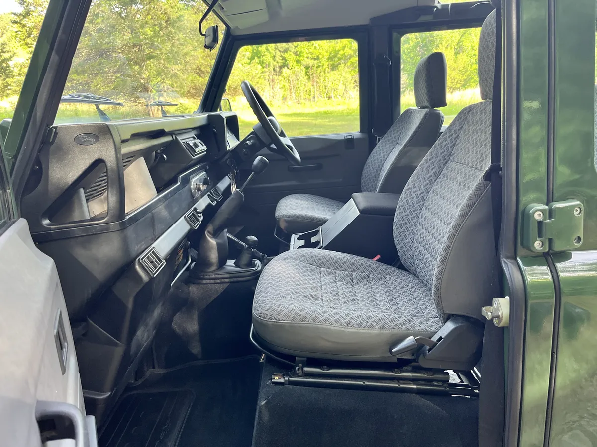 2000-land-rover-defender-110-for-sale-29