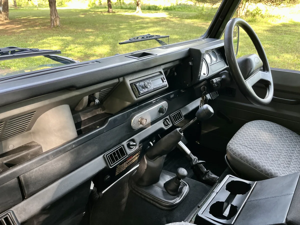 2000-land-rover-defender-110-for-sale-30