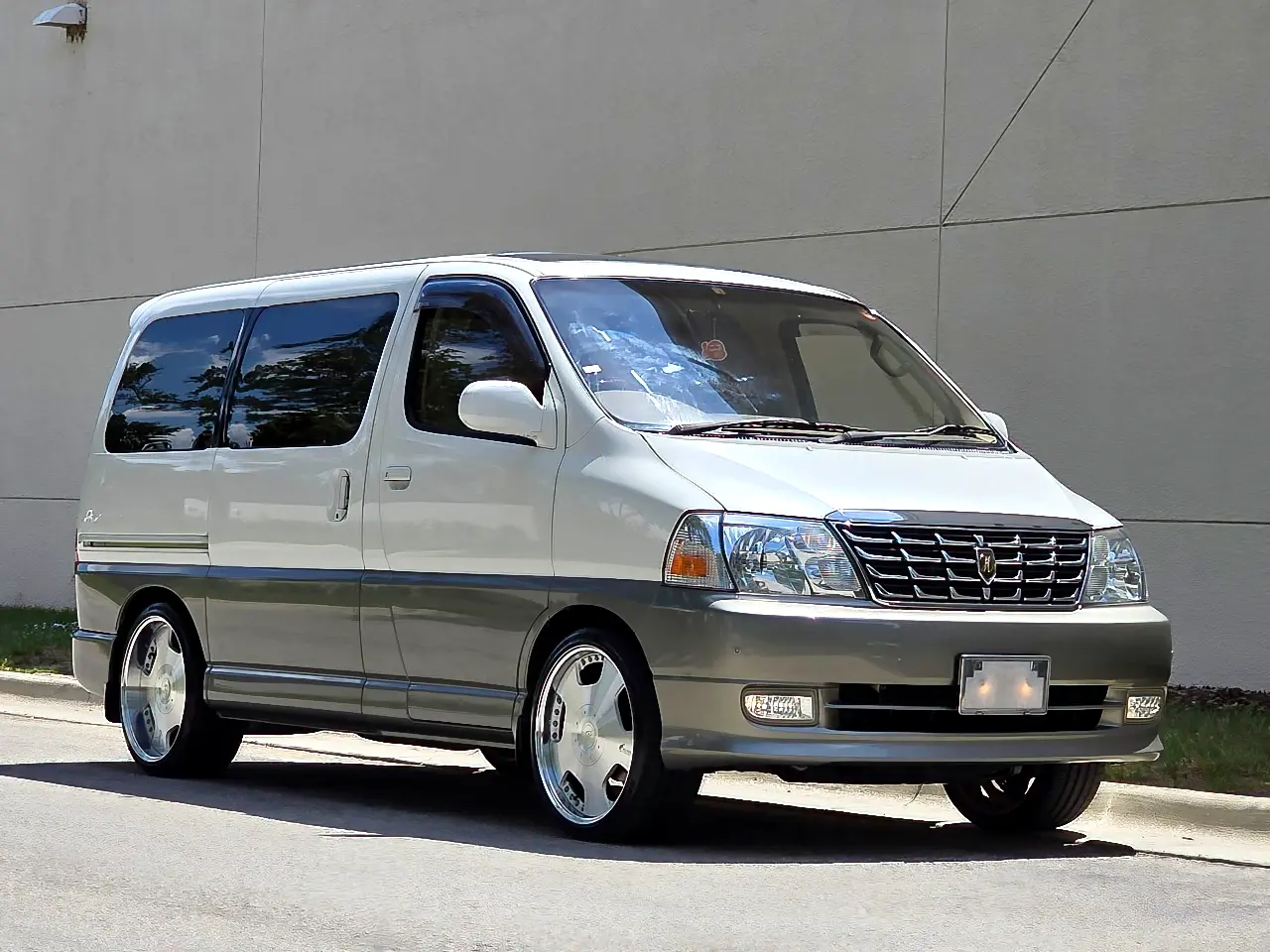 2000-toyota-granvia-for-sale-01