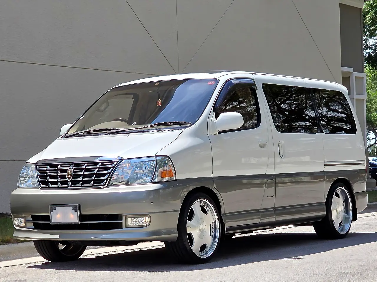 2000-toyota-granvia-for-sale-03