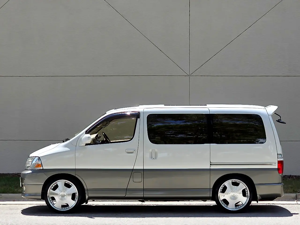 2000-toyota-granvia-for-sale-16