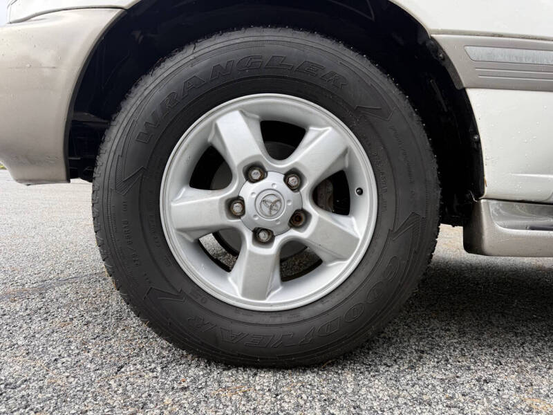 2005-toyota-land-cruiser-base-awd-4dr-suv (15)