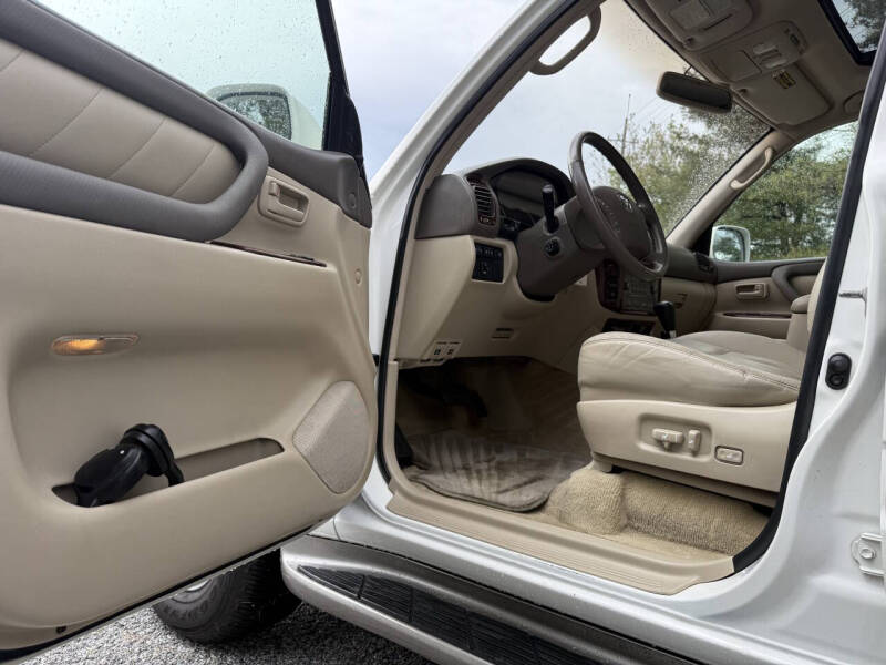 2005-toyota-land-cruiser-base-awd-4dr-suv (17)