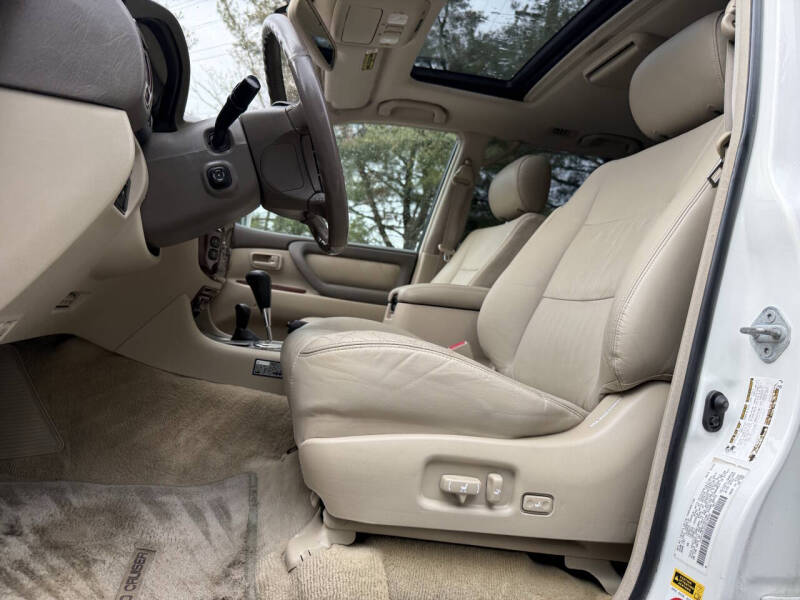 2005-toyota-land-cruiser-base-awd-4dr-suv (19)