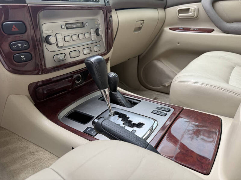 2005-toyota-land-cruiser-base-awd-4dr-suv (22)