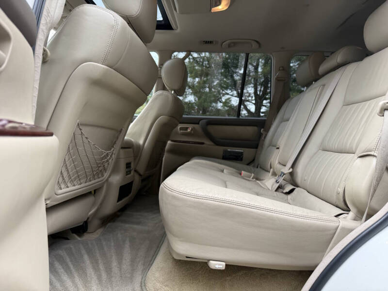2005-toyota-land-cruiser-base-awd-4dr-suv (26)