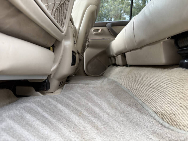 2005-toyota-land-cruiser-base-awd-4dr-suv (29)