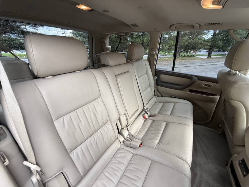 2005-toyota-land-cruiser-base-awd-4dr-suv (31)