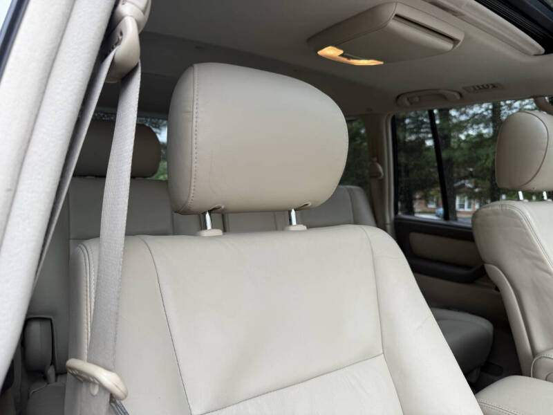 2005-toyota-land-cruiser-base-awd-4dr-suv (37)
