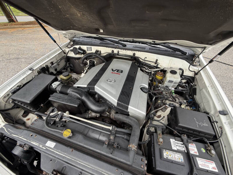 2005-toyota-land-cruiser-base-awd-4dr-suv (38)