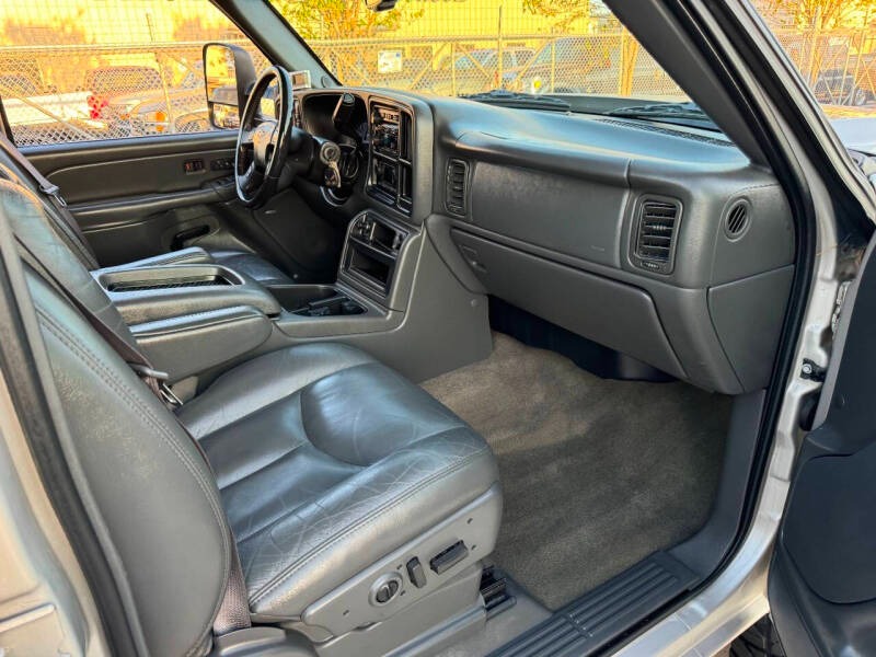 2007-chevrolet-silverado-3500-classic-lt3-4dr-crew-cab-4wd-lb-drw (31)