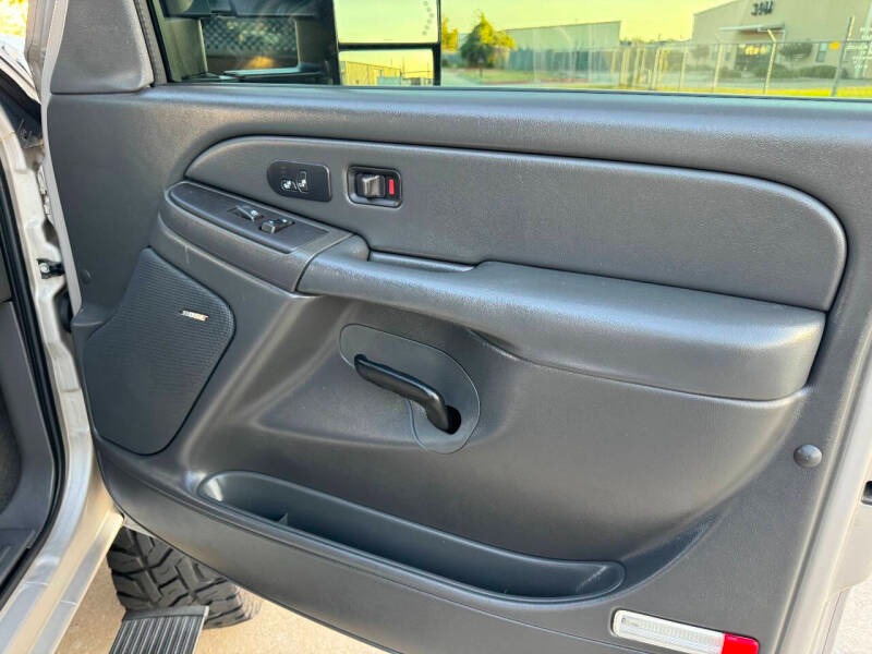 2007-chevrolet-silverado-3500-classic-lt3-4dr-crew-cab-4wd-lb-drw (44)