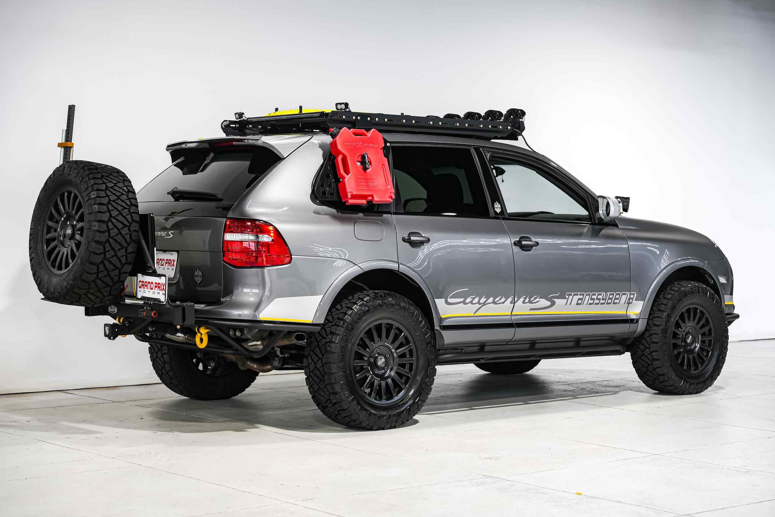 2010-porsche-cayenne-transsyberia-for-sale-02