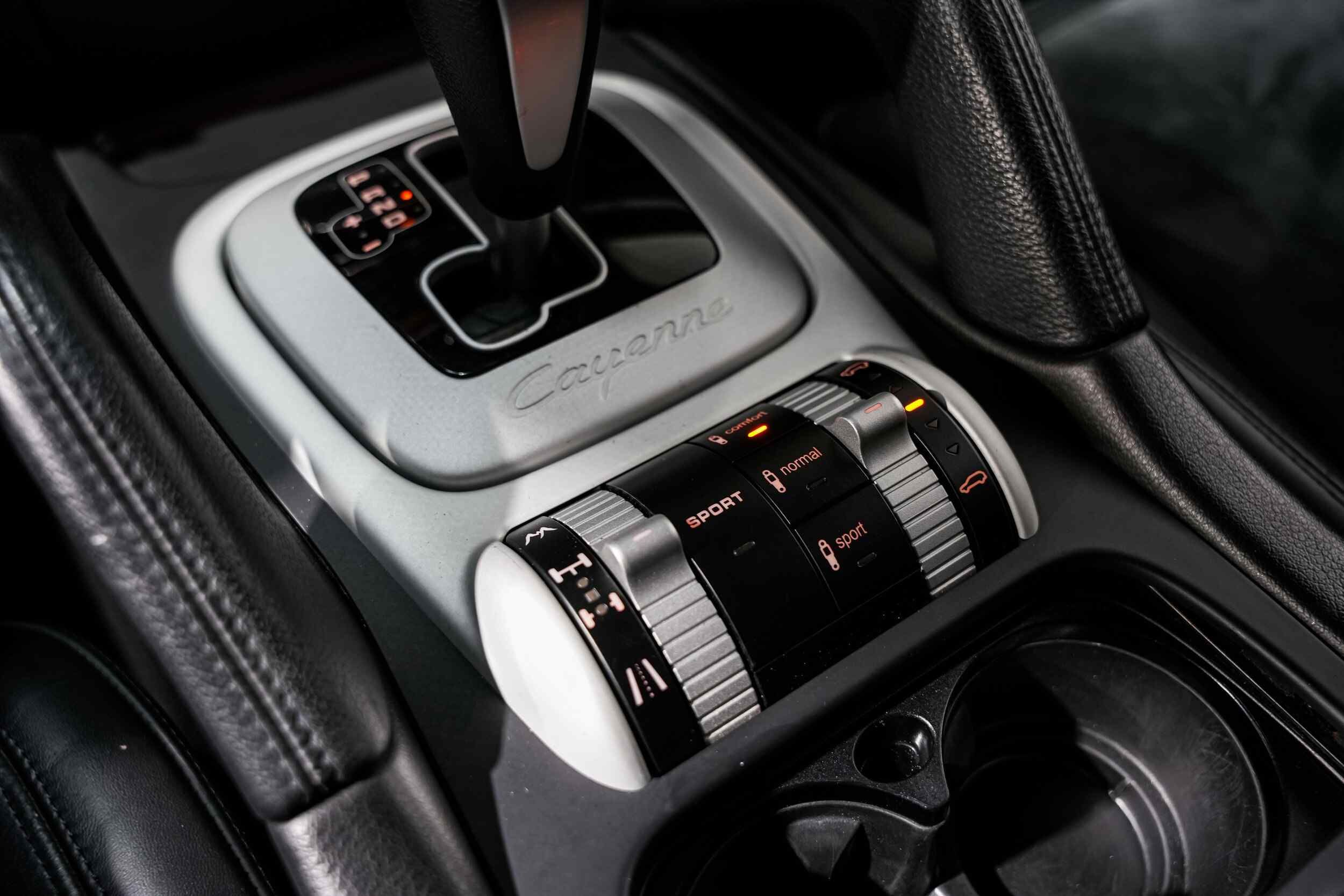 2010-porsche-cayenne-transsyberia-for-sale-19