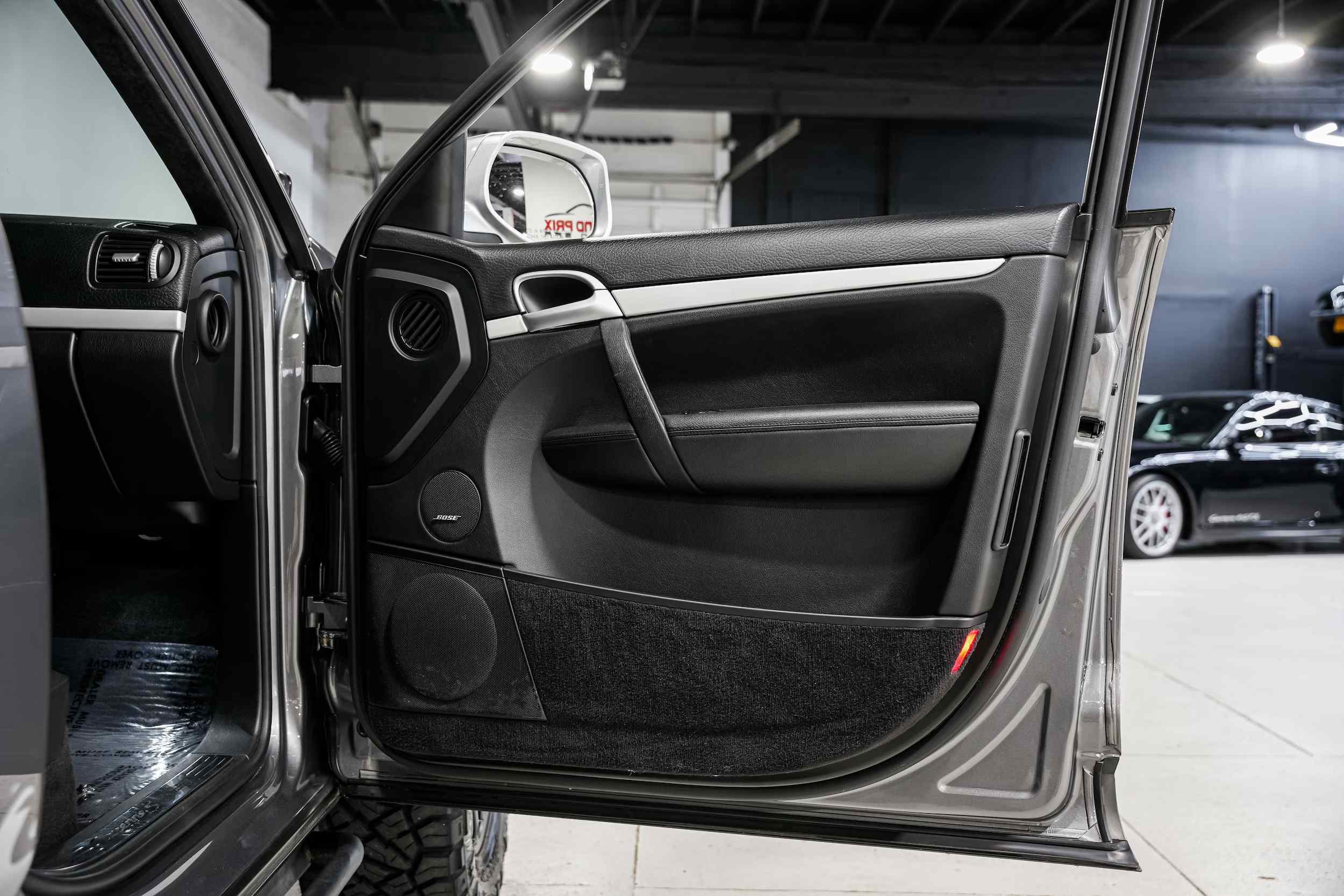 2010-porsche-cayenne-transsyberia-for-sale-28