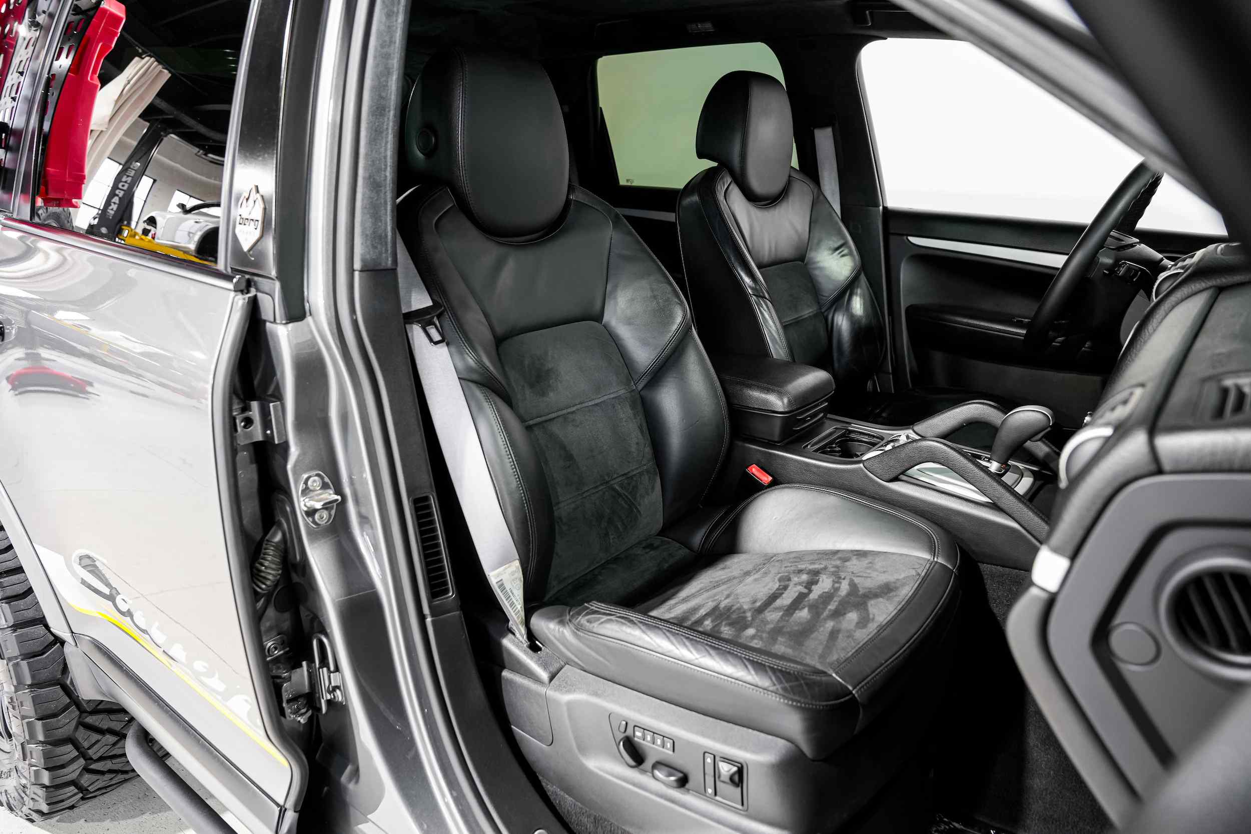 2010-porsche-cayenne-transsyberia-for-sale-29