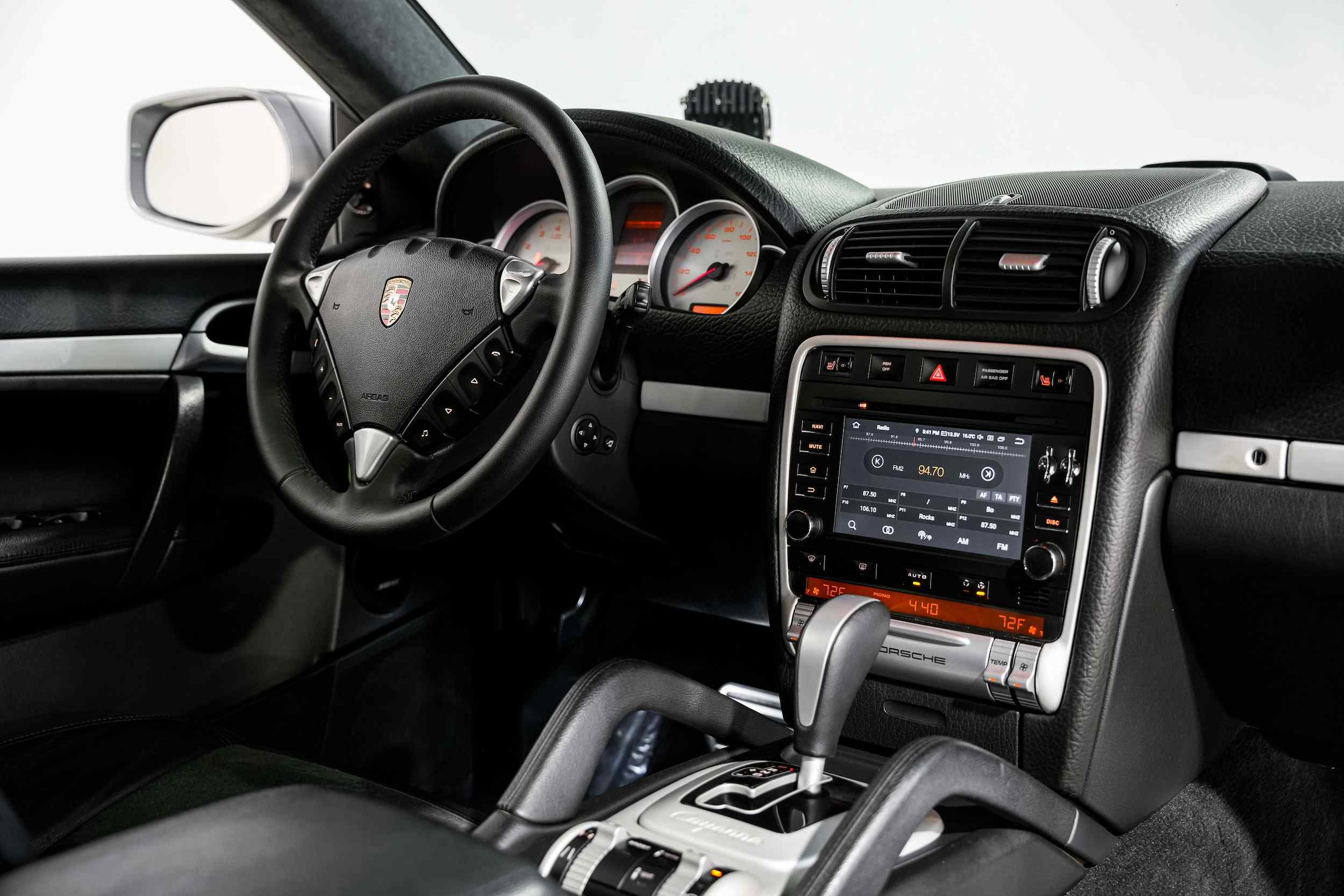 2010-porsche-cayenne-transsyberia-for-sale-31