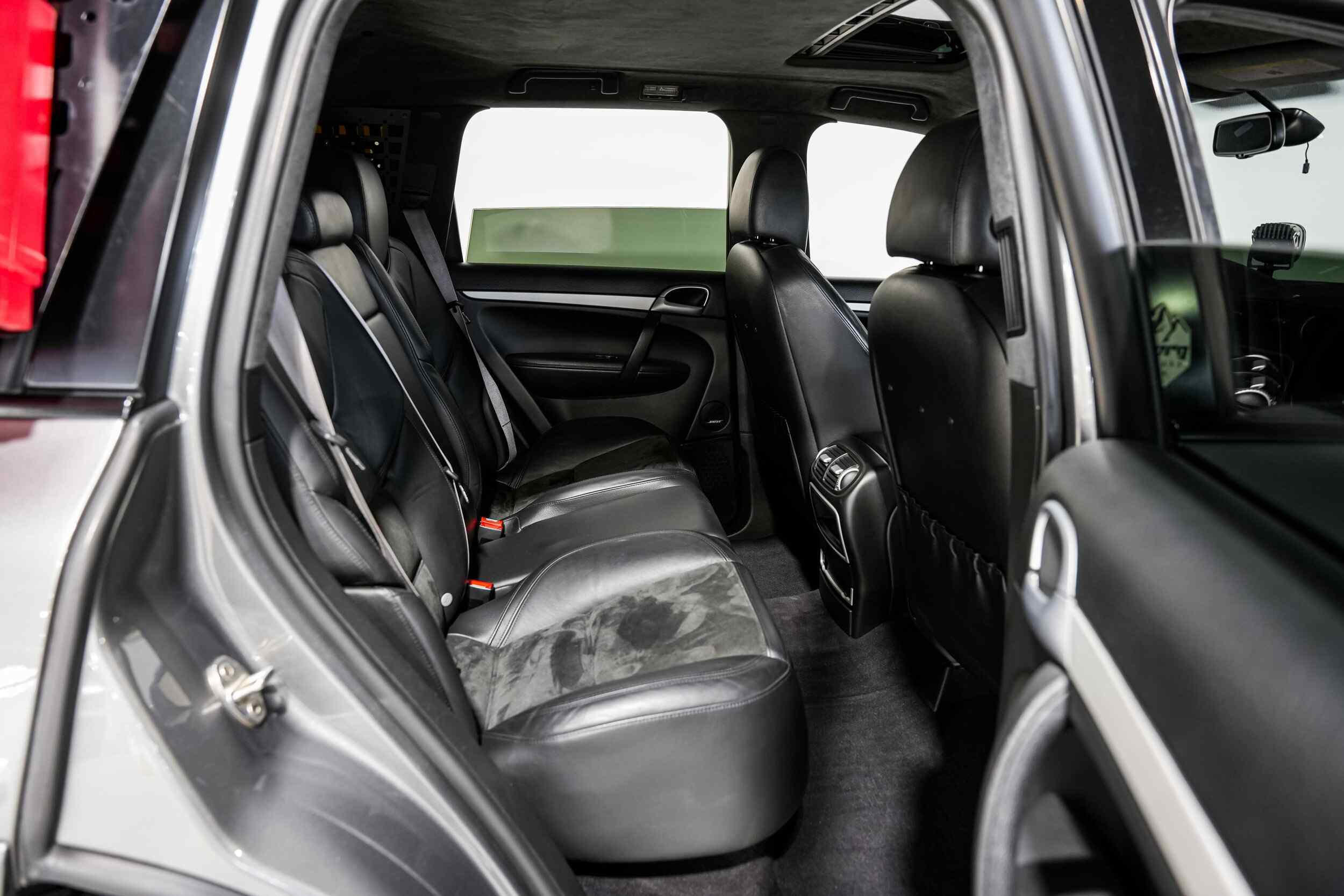 2010-porsche-cayenne-transsyberia-for-sale-32
