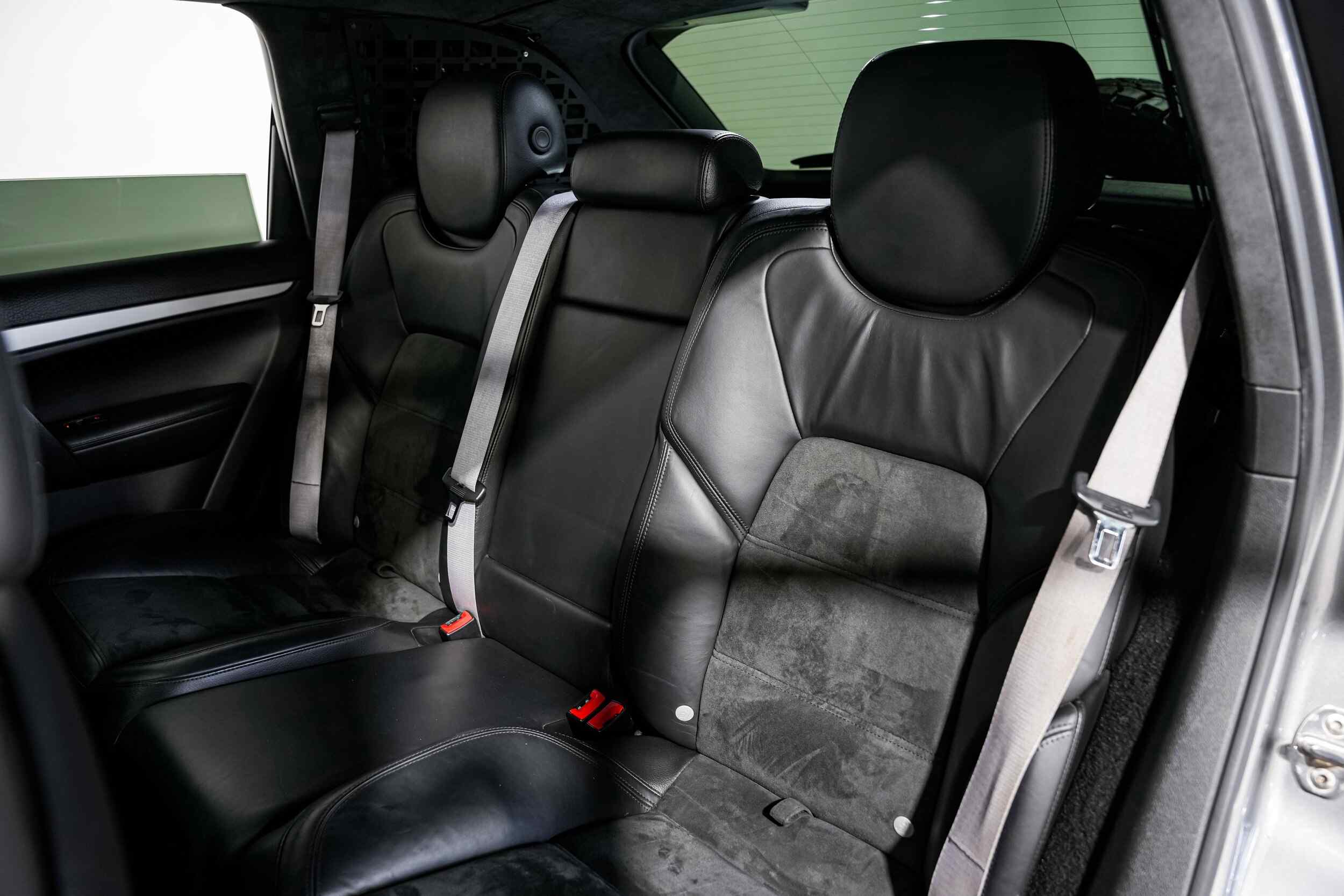 2010-porsche-cayenne-transsyberia-for-sale-33