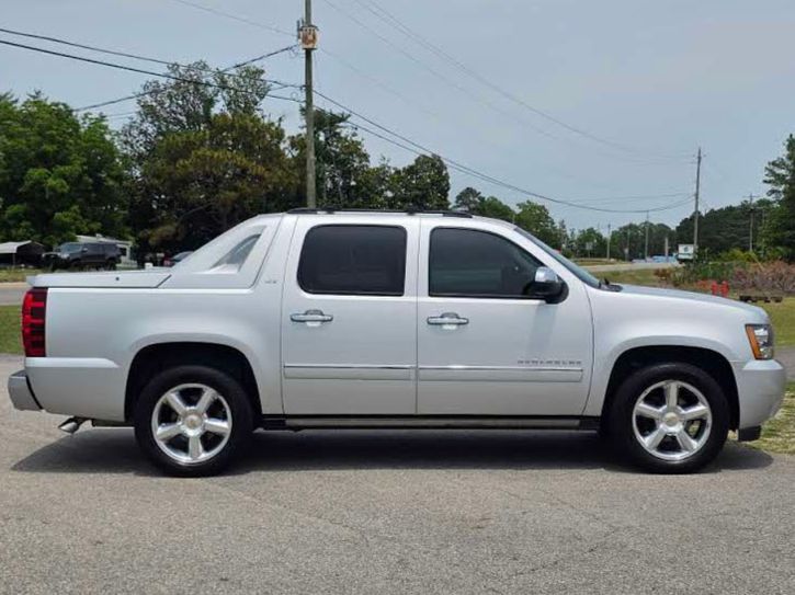 2012-chevrolet-avalanche-ltz-for-sale-02