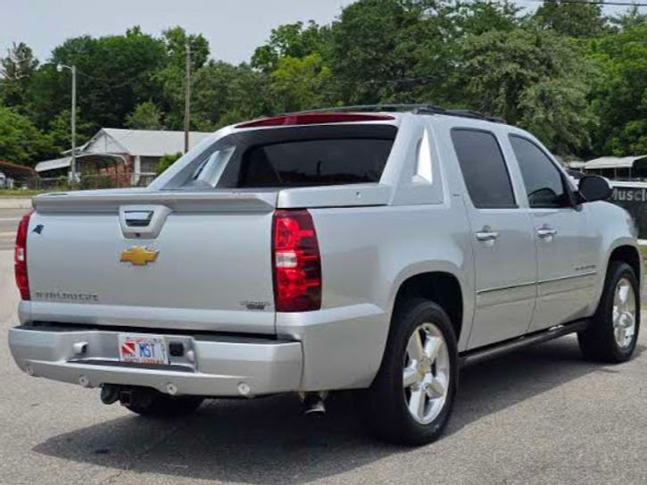 2012-chevrolet-avalanche-ltz-for-sale-03