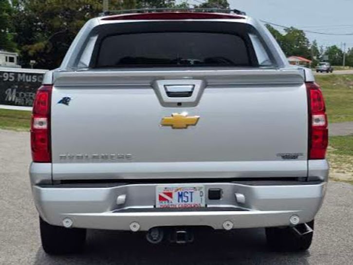 2012-chevrolet-avalanche-ltz-for-sale-04