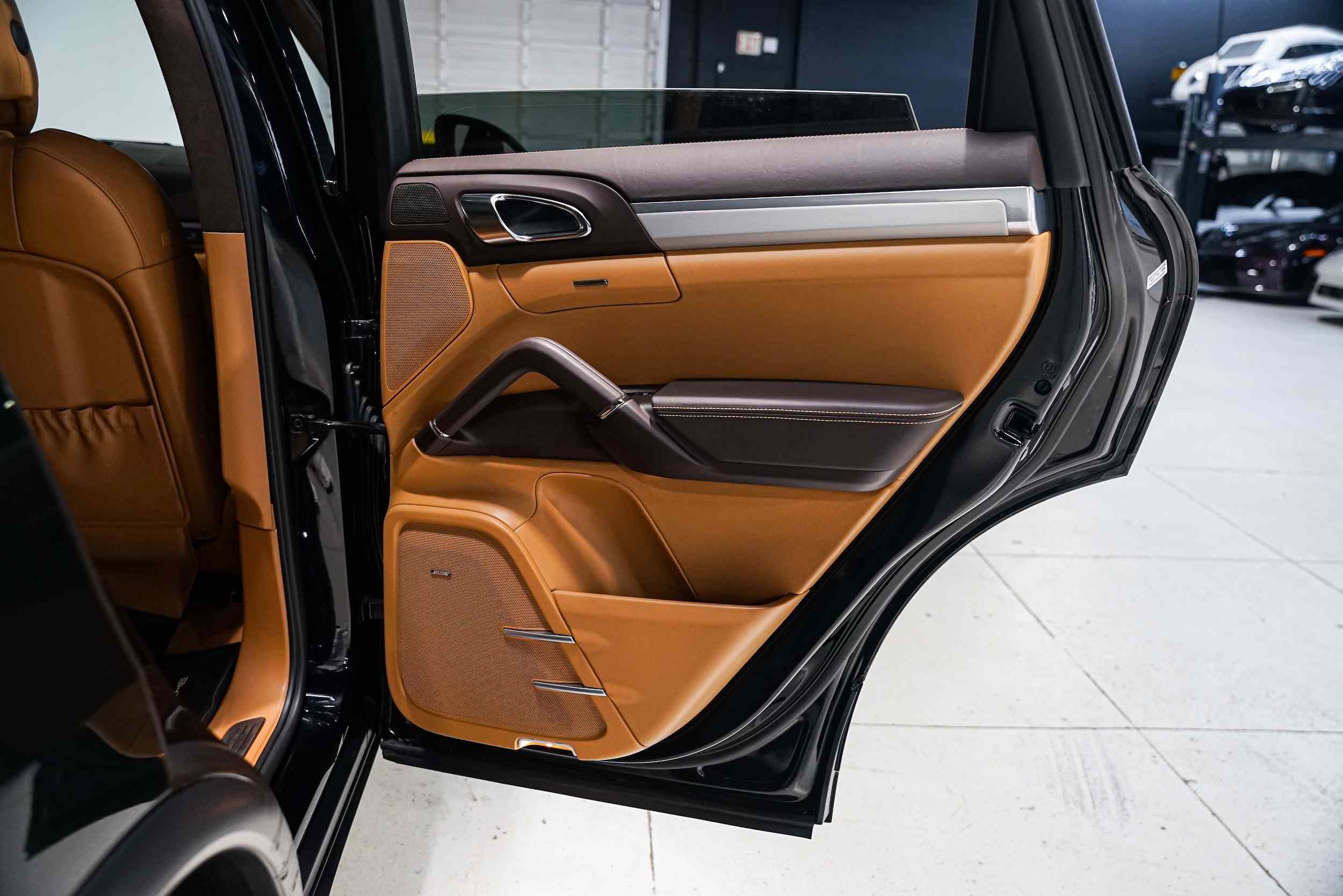 2012-porsche-cayenne-turbo-for-sale-23