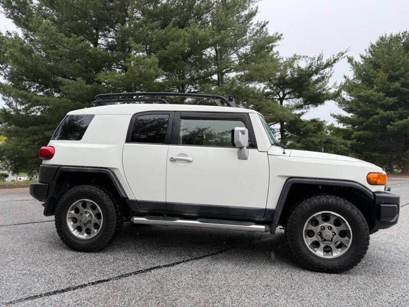 2012-toyota-fj-cruiser-base-4x4-4dr-suv-5a (2)