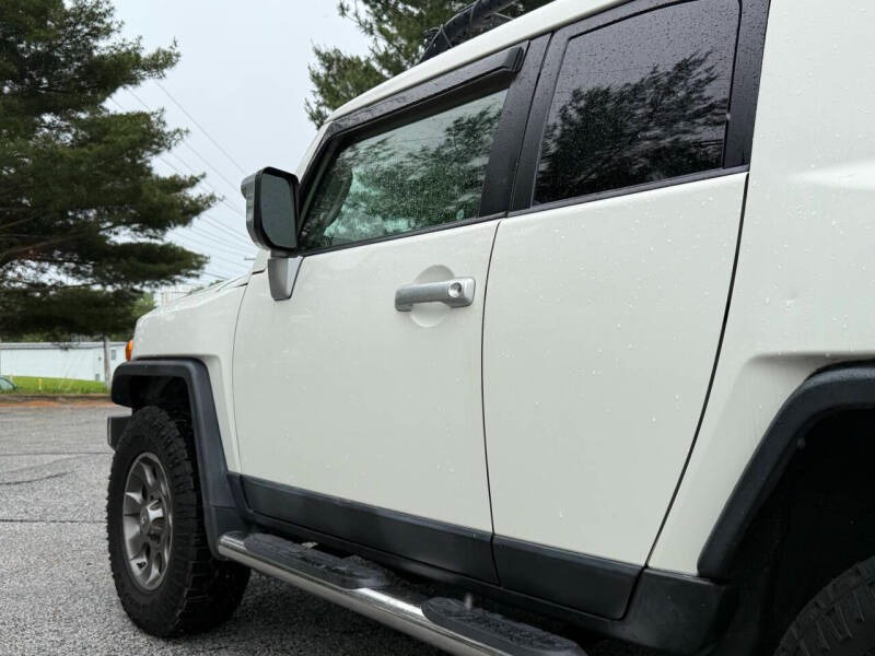 2012-toyota-fj-cruiser-base-4x4-4dr-suv-5a (9)