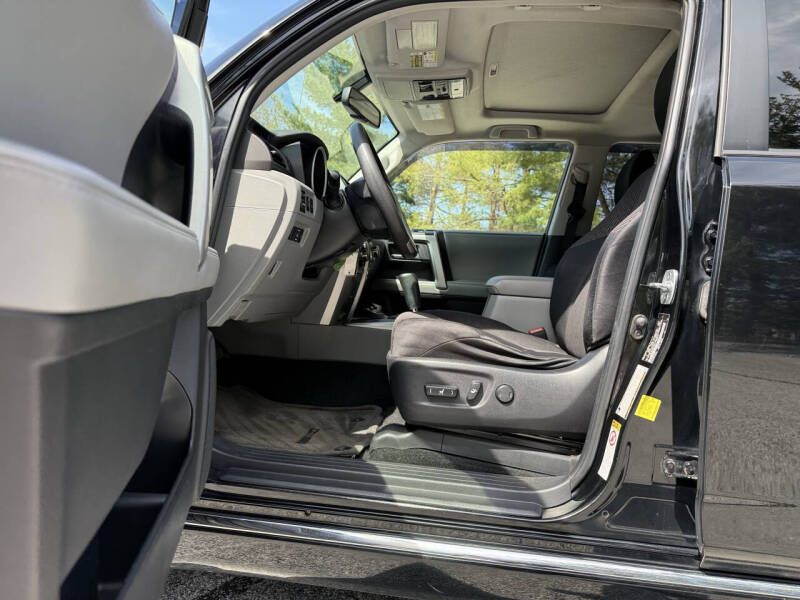 2013-toyota-4runner-sr5-4x4-4dr-suv (28)