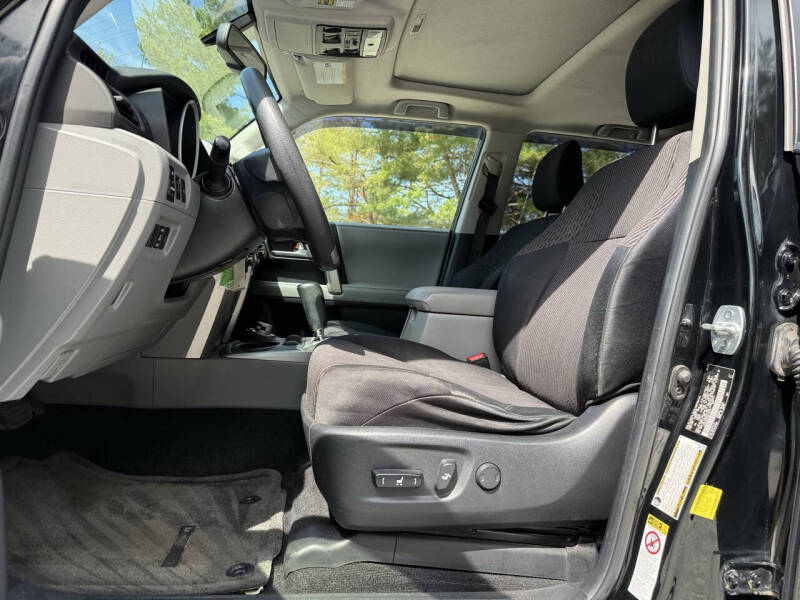 2013-toyota-4runner-sr5-4x4-4dr-suv (30)