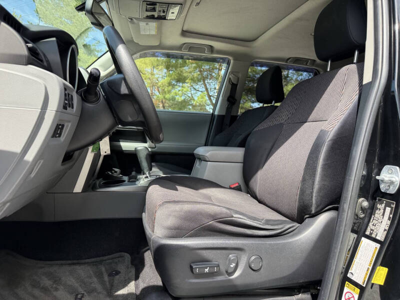 2013-toyota-4runner-sr5-4x4-4dr-suv (31)