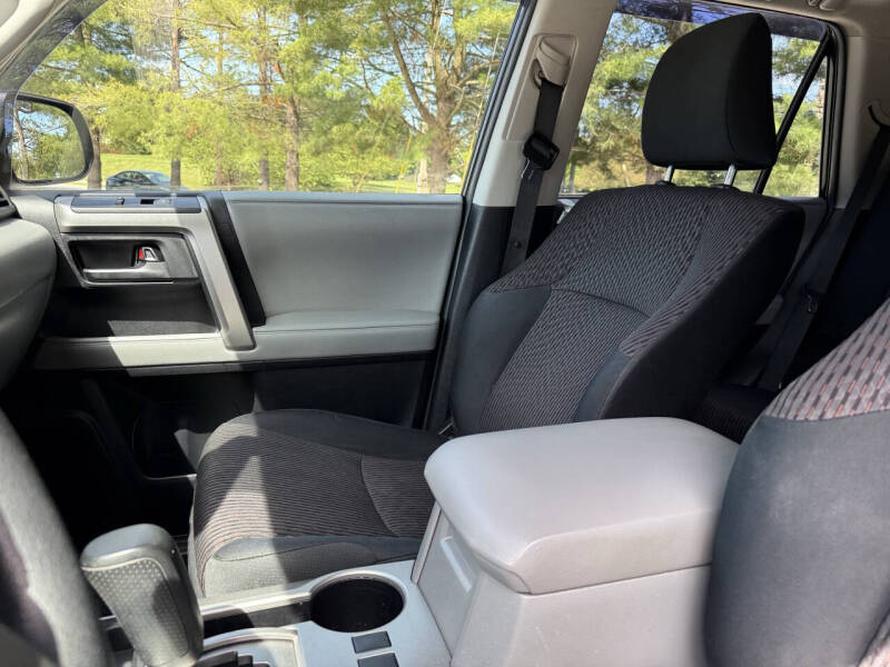 2013-toyota-4runner-sr5-4x4-4dr-suv (32)