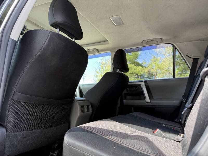 2013-toyota-4runner-sr5-4x4-4dr-suv (35)