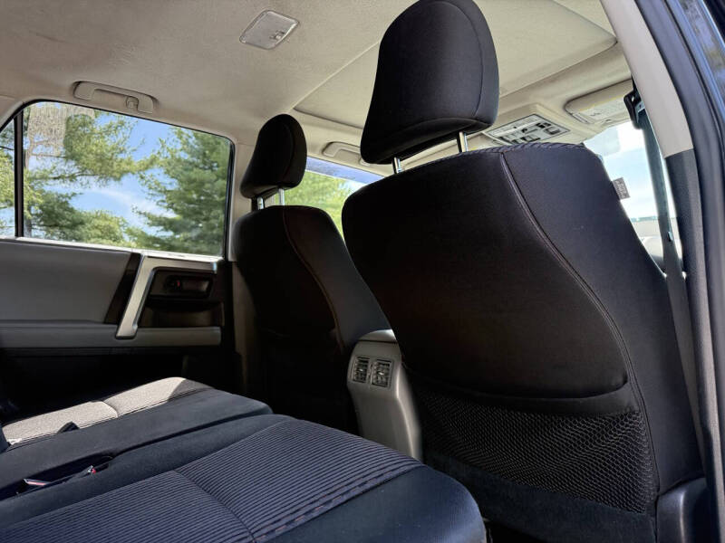 2013-toyota-4runner-sr5-4x4-4dr-suv (38)