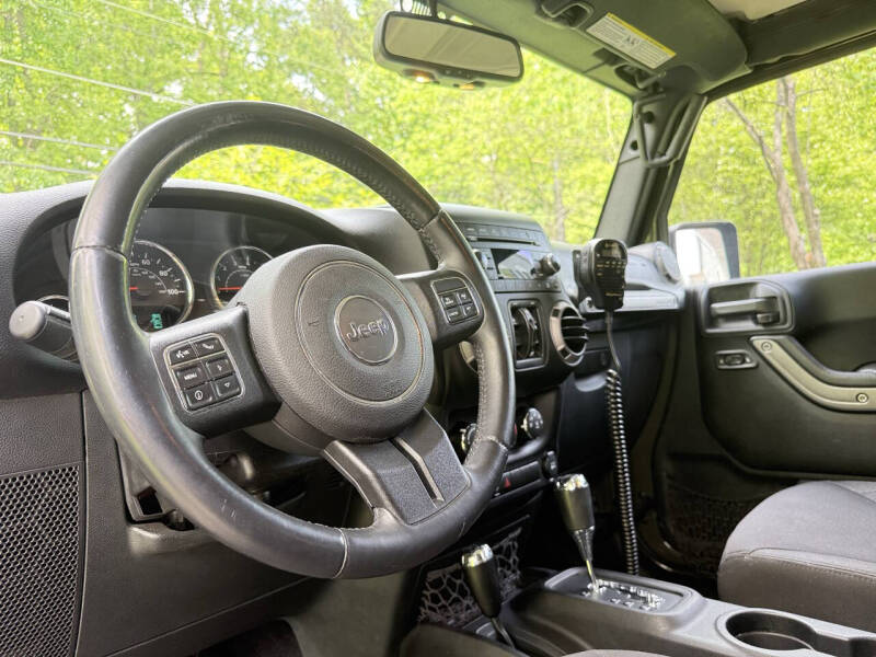 2015-jeep-wrangler-unlimited-sport-4x4-4dr-suv (24)