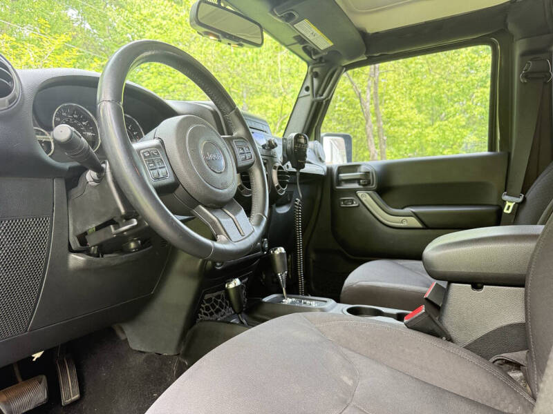 2015-jeep-wrangler-unlimited-sport-4x4-4dr-suv (25)