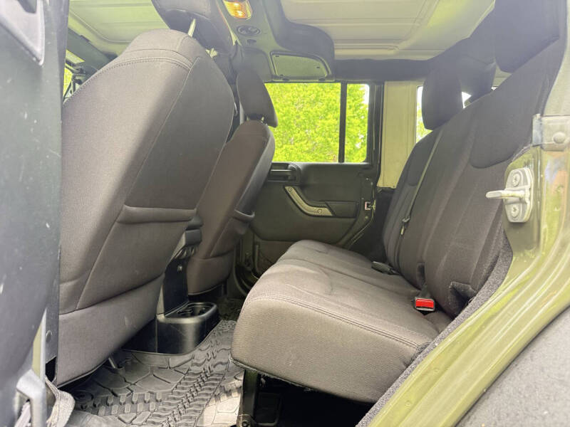 2015-jeep-wrangler-unlimited-sport-4x4-4dr-suv (27)