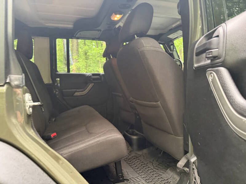 2015-jeep-wrangler-unlimited-sport-4x4-4dr-suv (28)