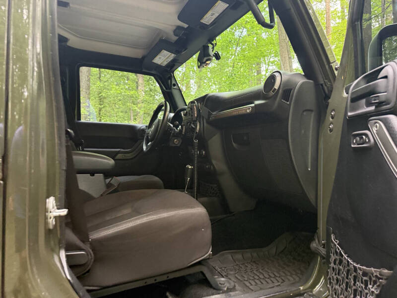 2015-jeep-wrangler-unlimited-sport-4x4-4dr-suv (29)