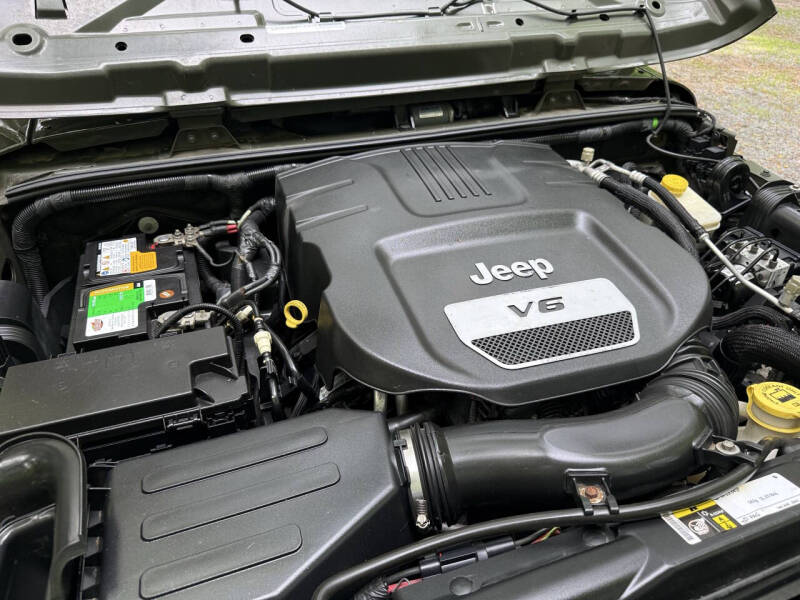 2015-jeep-wrangler-unlimited-sport-4x4-4dr-suv (31)