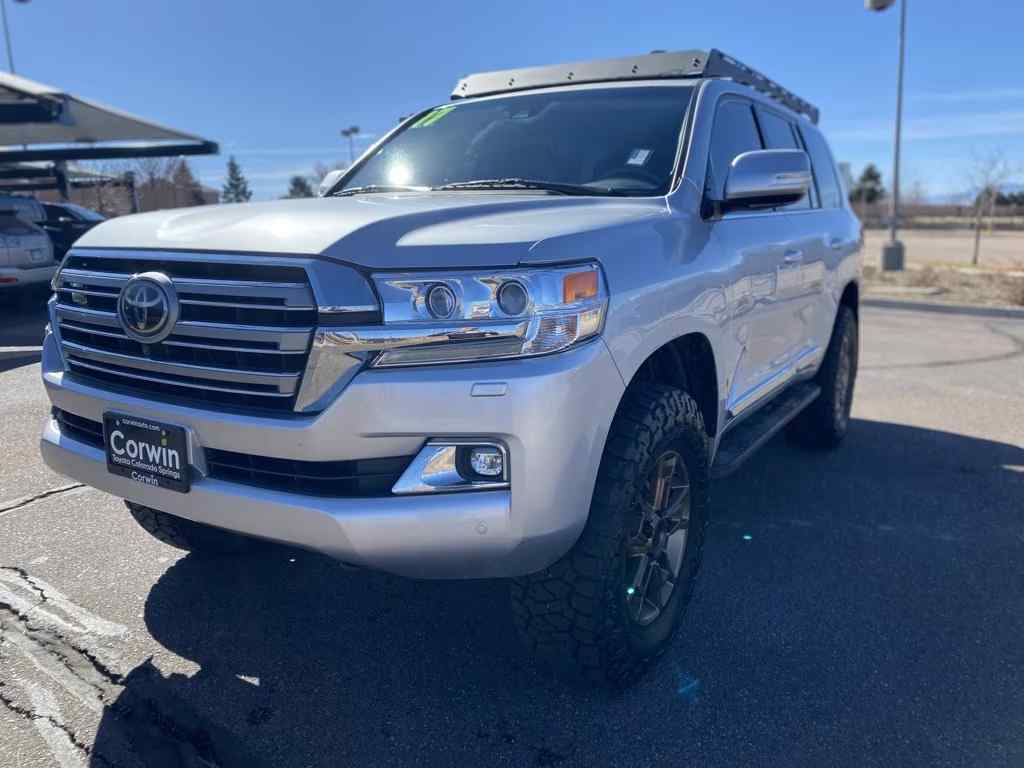 2017-Toyota-Land-Cruiser-for-sale-01