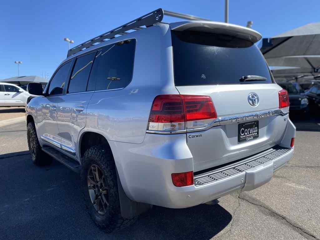 2017-Toyota-Land-Cruiser-for-sale-03