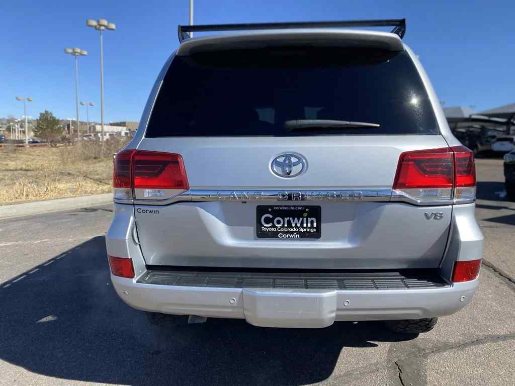 2017-Toyota-Land-Cruiser-for-sale-04