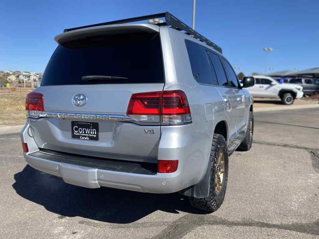 2017-Toyota-Land-Cruiser-for-sale-05