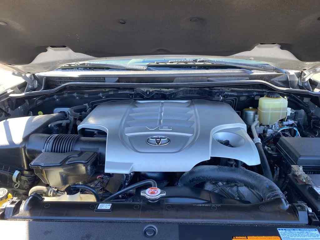 2017-Toyota-Land-Cruiser-for-sale-08