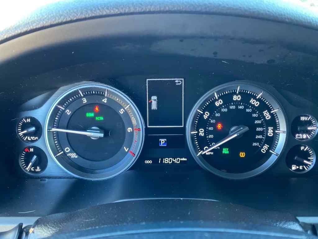 2017-Toyota-Land-Cruiser-for-sale-12