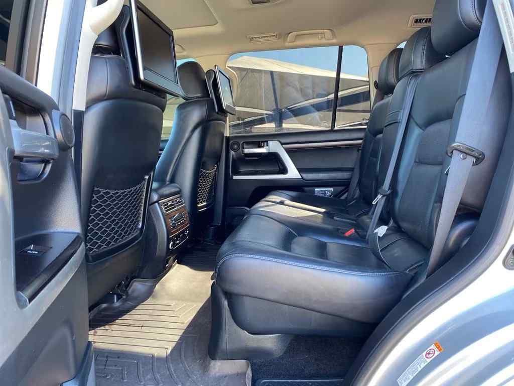 2017-Toyota-Land-Cruiser-for-sale-15