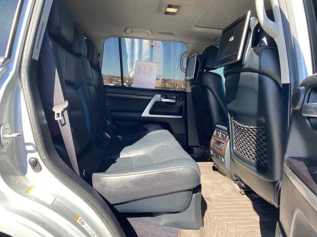2017-Toyota-Land-Cruiser-for-sale-17